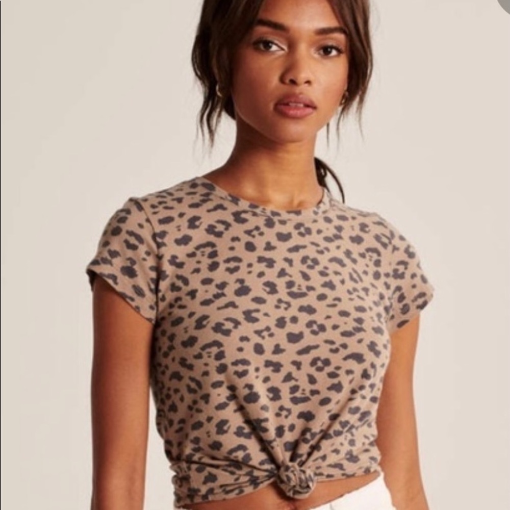 Abercrombie knotted soft tee in leopard print Size M Great condition